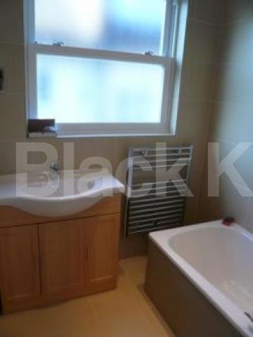 			AMAZING HOUSE!!!, 4 Bedroom, 1 bath, 1 reception Flat			 Creighton Ave, MUSWELL HILL N10